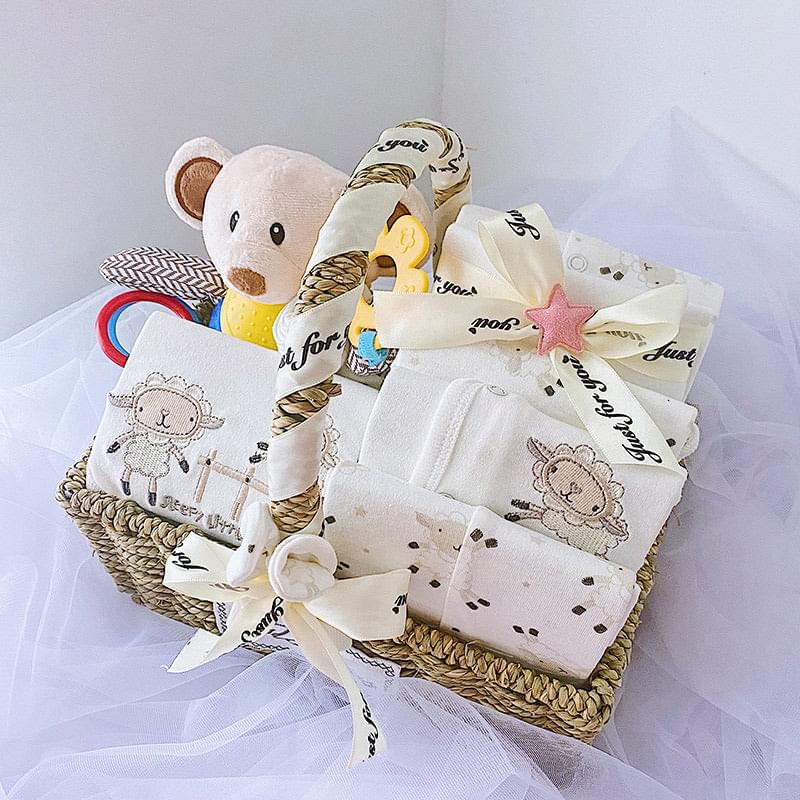 Little Wild Ones Newborn Baby Clothes Set Gift Box for Autumn and Winter